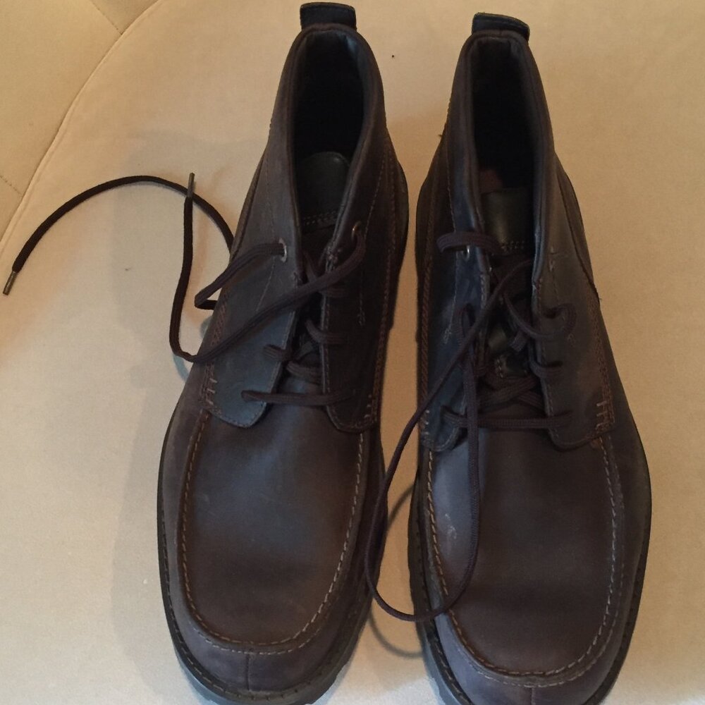 Men's Size 11 Brown Timberland chukka boots.  Brand new.